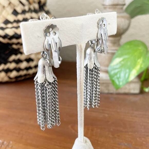 Vintage Rare Unique Sunflower Chain Tassel Dangle Clip Earrings Silver Metal - Picture 3 of 10